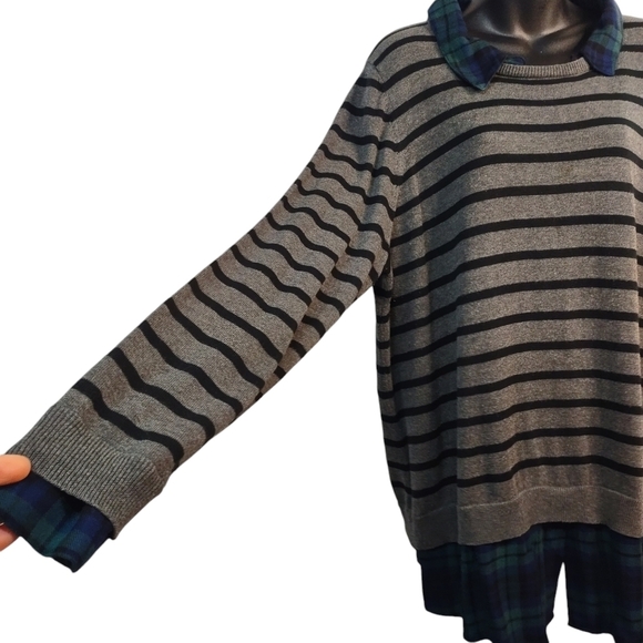 Intro. Sweater Women's Black/Green Plaid Hem Sweater Size 3X - Picture 6 of 8